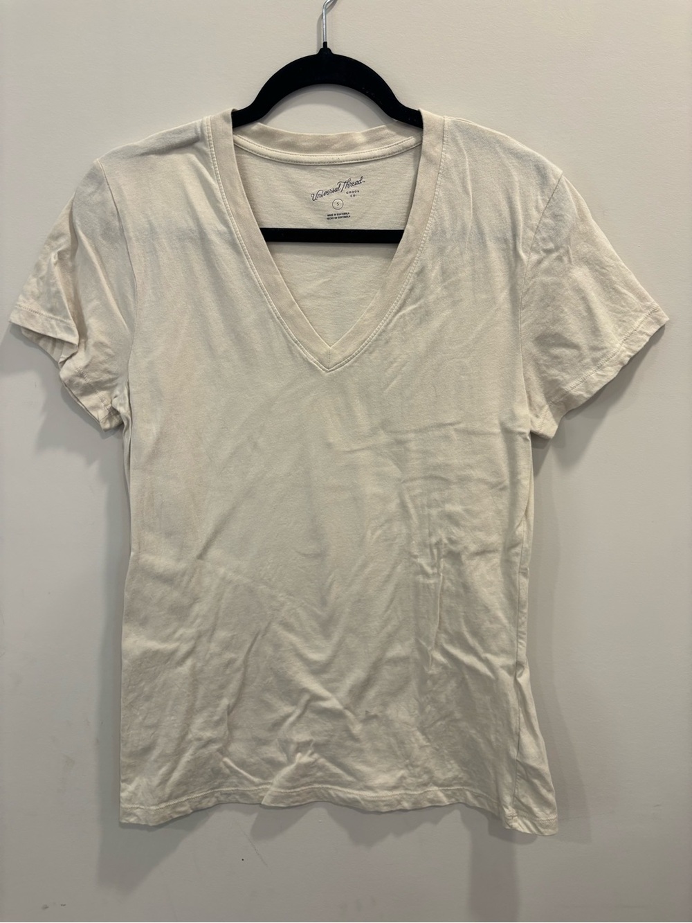Universal Thread Men’s Cream V-Neck Tee